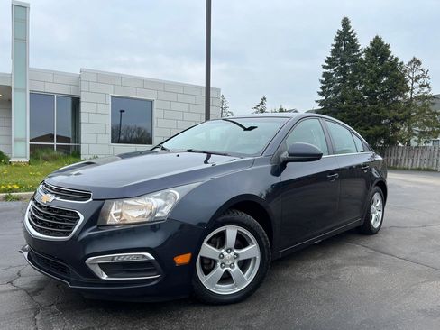 Used 2016 Chevrolet Cruze LT FWD image 2