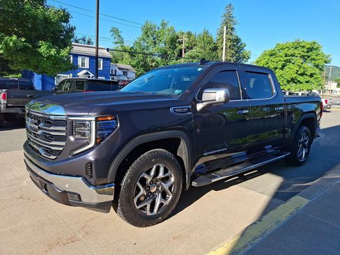 Used 2022 GMC Sierra 1500 SLT w/ SLT Premium Plus Package AWD/4WD image 3