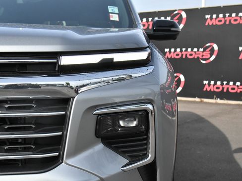 Used 2024 Chevrolet Traverse LT image 11