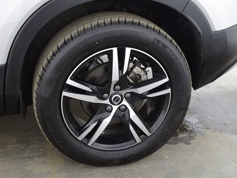 Used 2025 Volvo XC40 B5 Core image 39