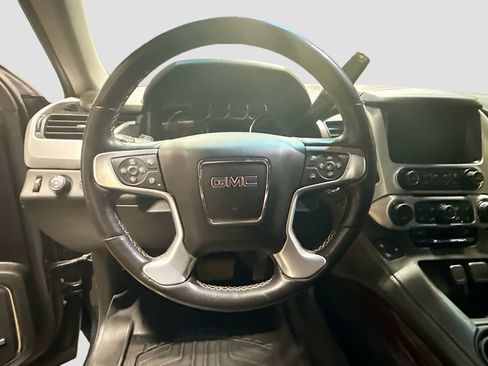 Used 2020 GMC Yukon XL SLT image 11