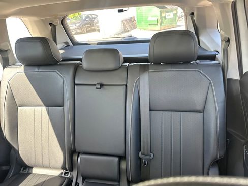 Used 2023 Volkswagen Tiguan SE w/ Panoramic Sunroof Package FWD image 47