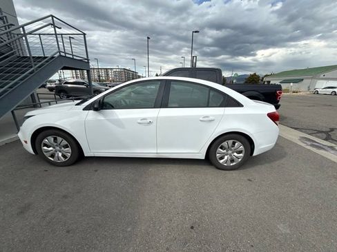 Used 2016 Chevrolet Cruze LS FWD image 3