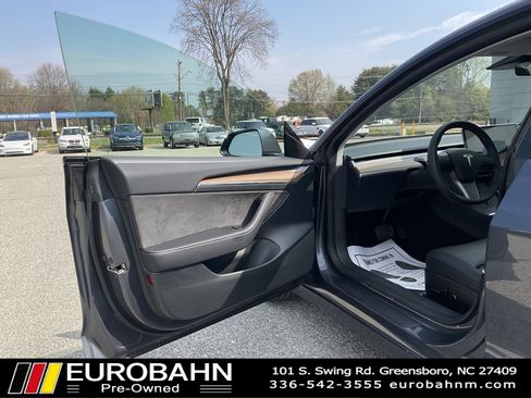 Used 2023 Tesla Model 3 Standard Range image 9