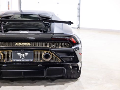 Used 2021 Lamborghini Huracan EVO RWD image 13