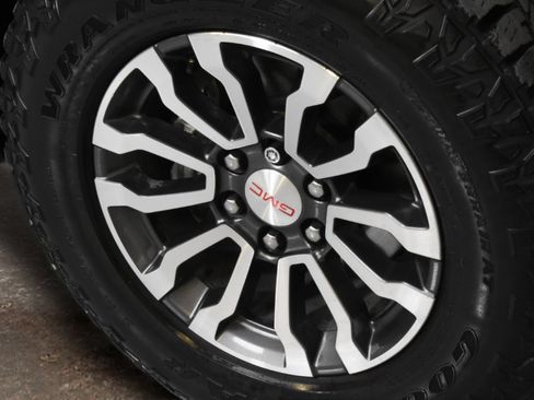 Used 2020 GMC Sierra 1500 AT4 w/ AT4 Premium Package AWD/4WD image 6