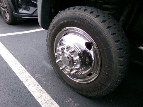 Used 2015 Ford F550 4x4 Regular Cab Super Duty image 17