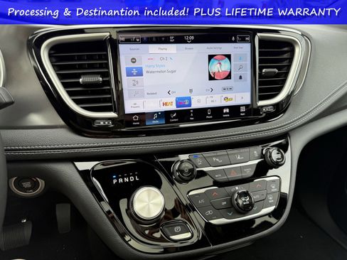 New 2026 Chrysler Pacifica Select FWD image 24