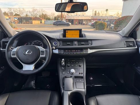 Used 2011 Lexus CT 200h Premium w/ Premium Audio Pkg FWD image 19