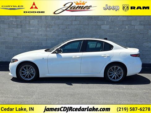 Used 2024 Alfa Romeo Giulia Ti w/ Active Assist Plus Package AWD/4WD image 2