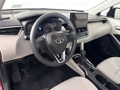 Used 2024 Toyota Corolla Cross LE FWD image 4