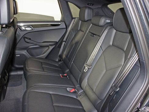 New 2026 Porsche Macan image 33