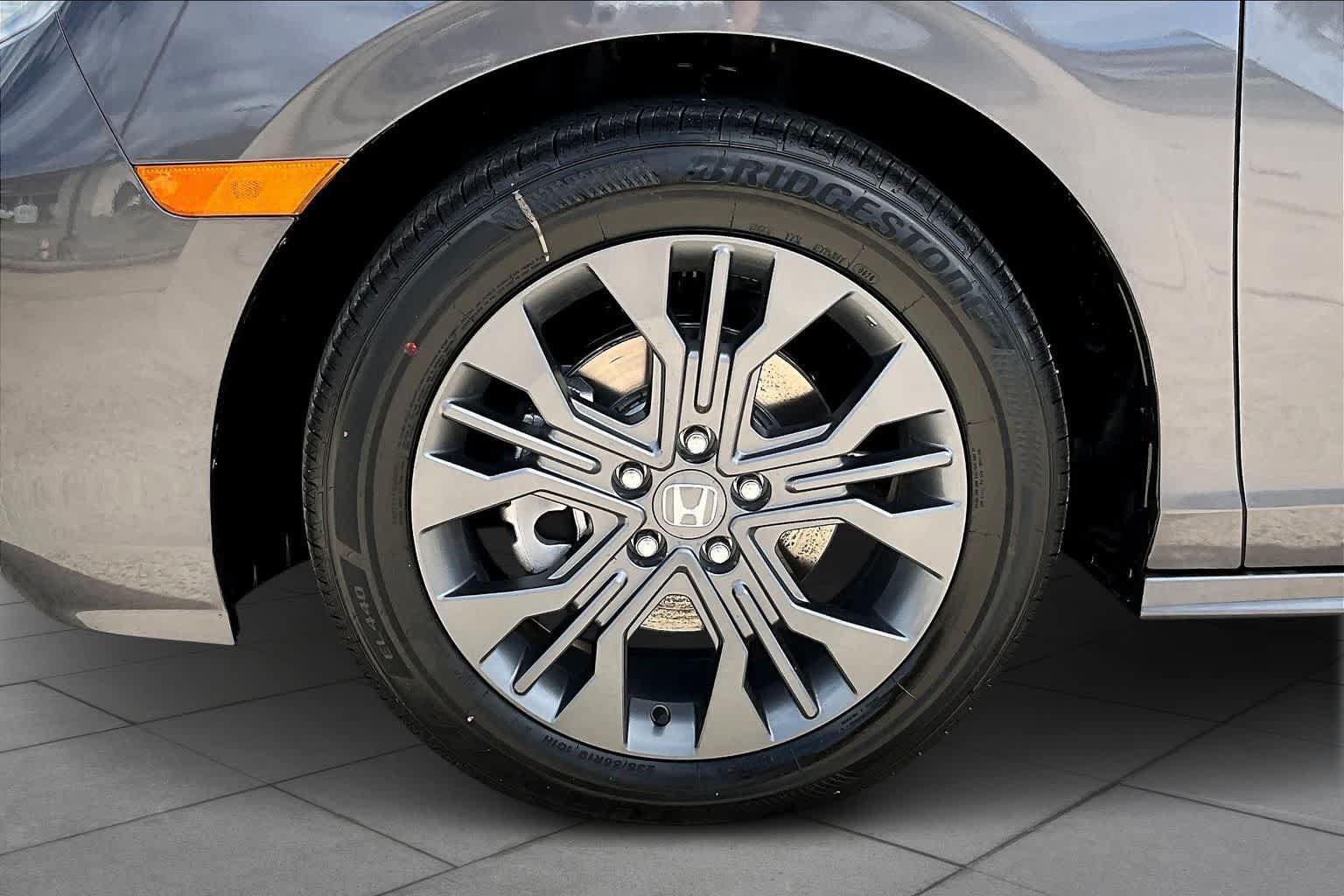 New 2026 Honda Odyssey Touring image 11
