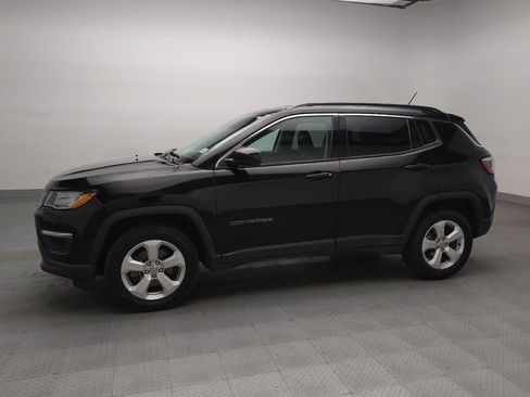 Used 2018 Jeep Compass Latitude w/ Popular Equipment Group AWD/4WD image 2
