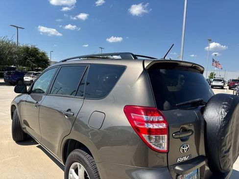 Used 2011 Toyota RAV4 2WD w/ Upgrade Value Pkg image 4