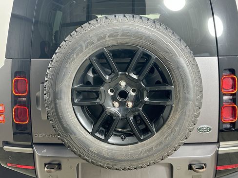 Used 2022 Land Rover Defender 110 X-Dynamic SE image 37