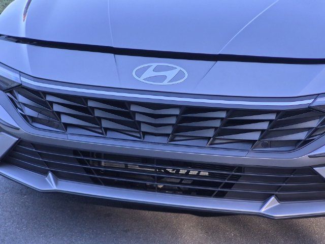 Used 2026 Hyundai Elantra Hybrid FWD image 24