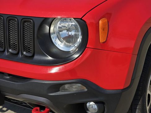 Used 2017 Jeep Renegade Trailhawk w/ Premium Trailhawk Package image 5