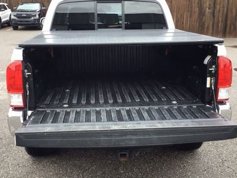 Used 2016 Toyota Tacoma SR5 image 9