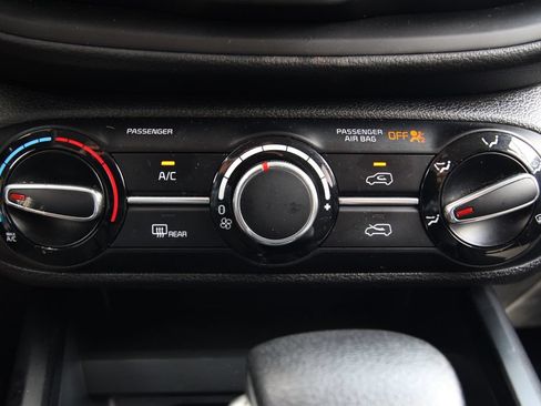 Used 2024 Kia Soul LX w/ Option Group 015 FWD image 25