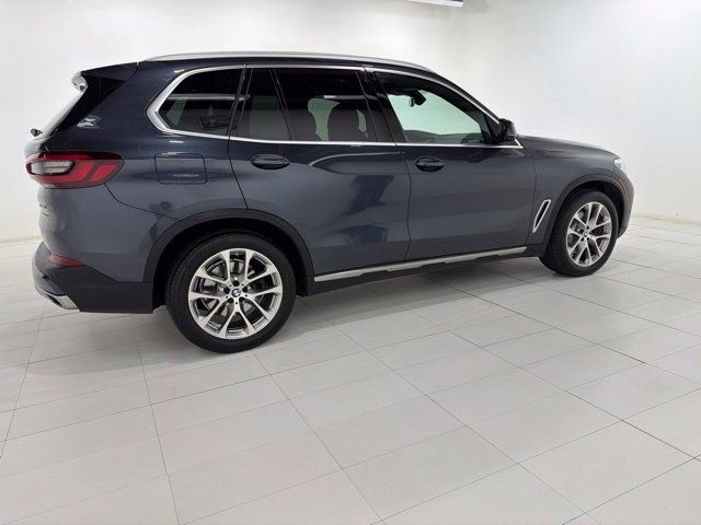 Used 2022 BMW X5 xDrive40i w/ Premium Package AWD/4WD image 6