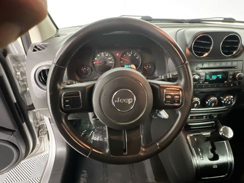 Used 2013 Jeep Compass Latitude FWD image 17