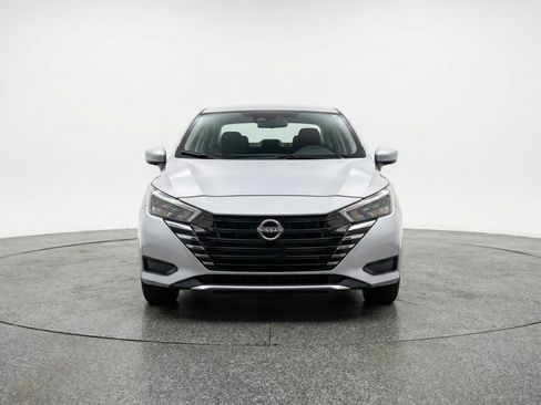 Used 2025 Nissan Versa SV image 2