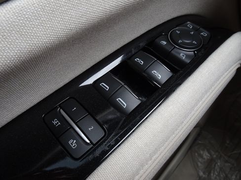 Used 2024 Cadillac Escalade Sport Platinum w/ LPO, ONYX Package AWD/4WD image 32