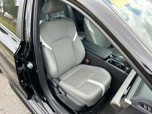 Used 2025 Toyota Camry SE image 15