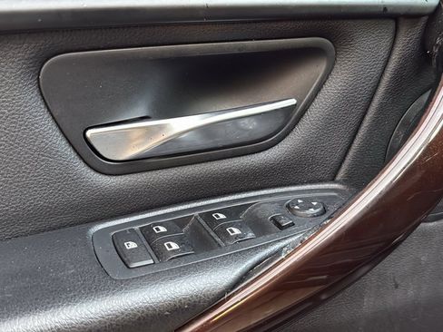 Used 2015 BMW 320i Sedan image 11