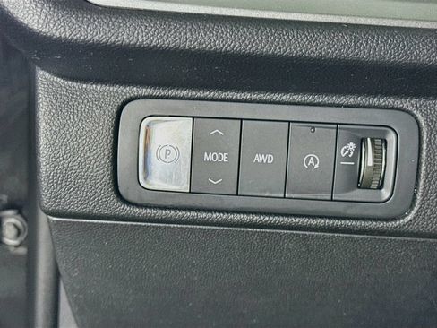 Used 2024 Chevrolet Traverse LT w/ Enhanced Driving Package AWD/4WD image 18