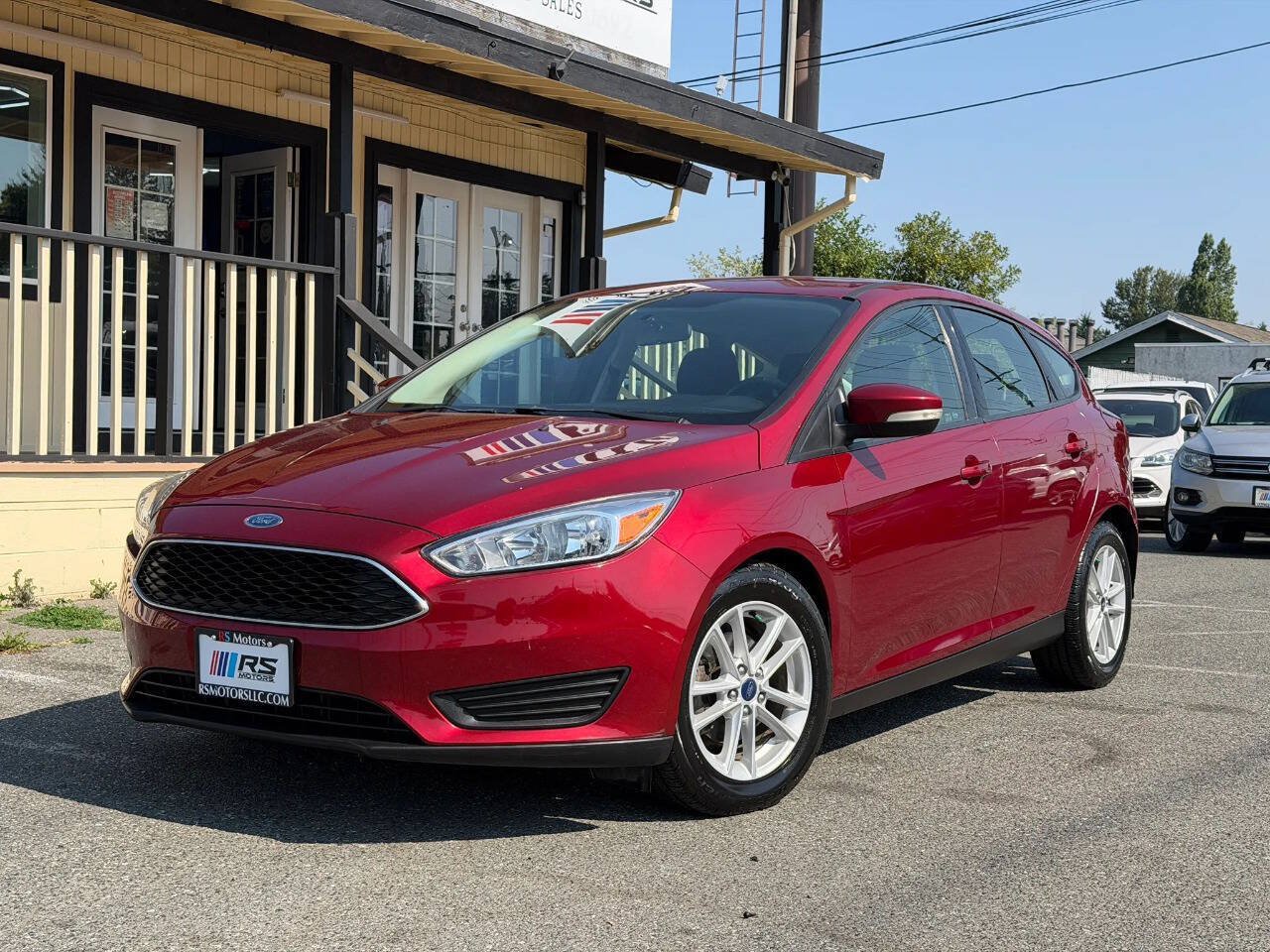 Used 2017 Ford Focus SE w/ Cold Weather Package FWD image 1