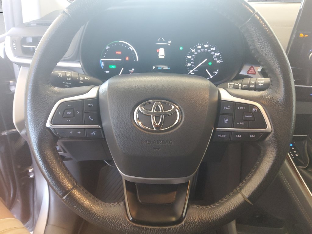 Used 2021 Toyota Sienna XLE AWD/4WD image 3