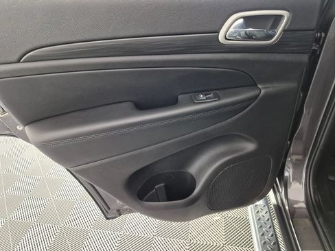Used 2020 Jeep Grand Cherokee Laredo RWD image 27