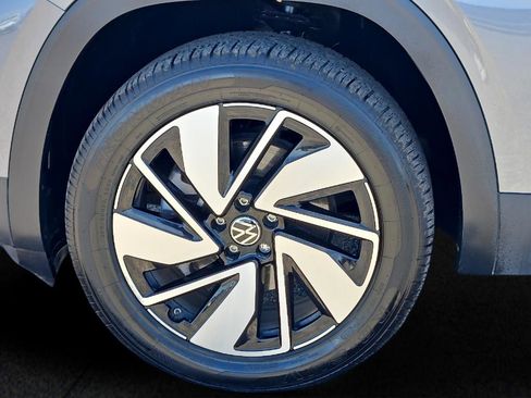 Used 2025 Volkswagen Atlas SE FWD image 20