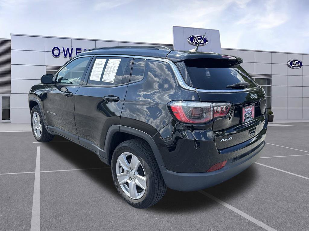 Used 2022 Jeep Compass Latitude w/ Convenience Group AWD/4WD image 3