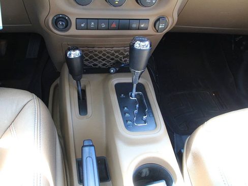 Used 2016 Jeep Wrangler Unlimited Sahara w/ Dual Top Group AWD/4WD image 27