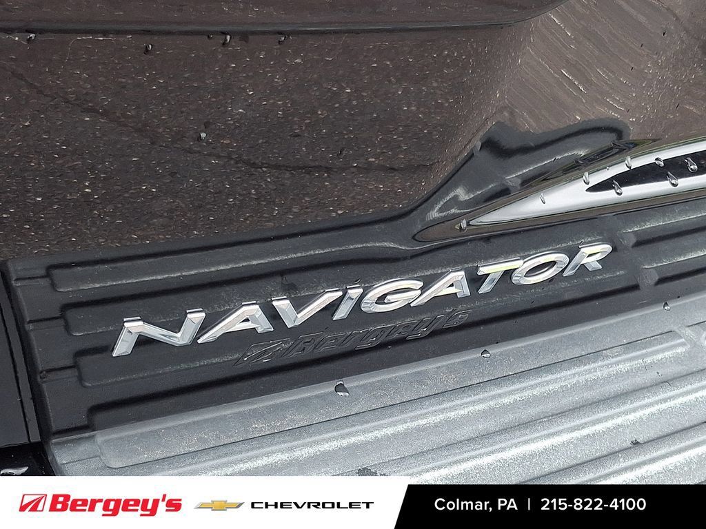 Used 2017 Lincoln Navigator Reserve AWD/4WD image 34