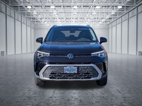 Used 2025 Volkswagen Taos SE w/ Panoramic Sunroof Package AWD/4WD image 8