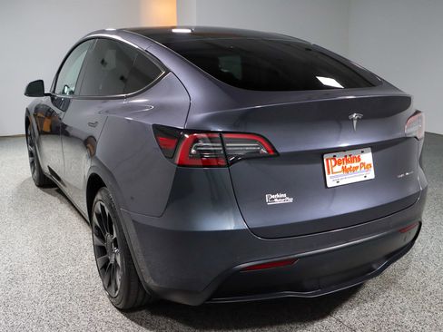 Used 2021 Tesla Model Y Long Range image 9