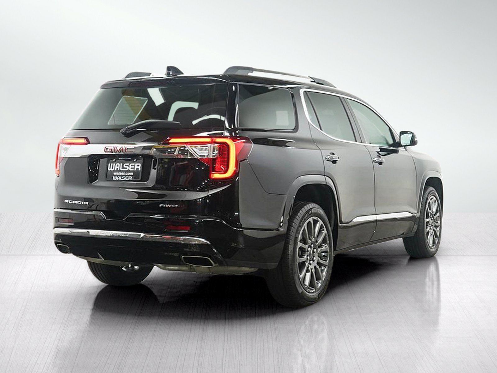 Used 2023 GMC Acadia Denali w/ Black Diamond Edition AWD/4WD image 5