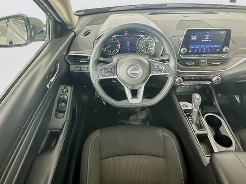 Used 2024 Nissan Altima 2.5 SV image 21