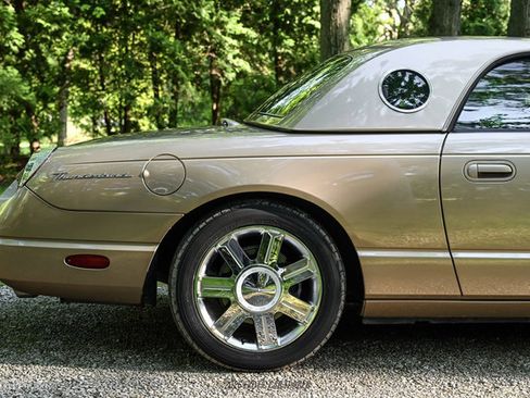 Used 2005 Ford Thunderbird RWD image 10