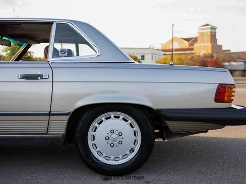 Used 1987 Mercedes-Benz 560 SL image 5