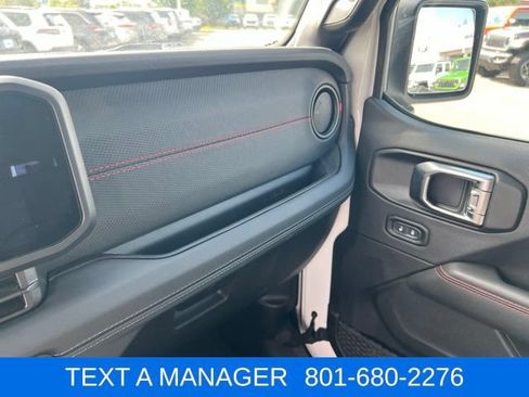 Used 2025 Jeep Gladiator Rubicon AWD/4WD image 21