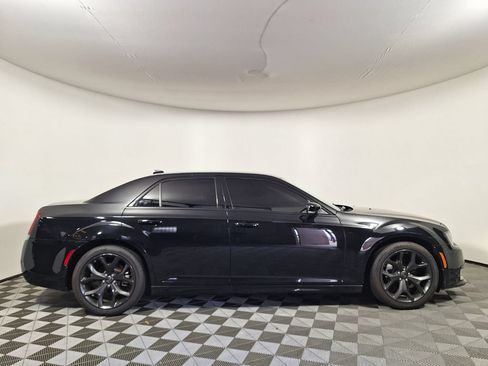 Used 2022 Chrysler 300 Touring L RWD image 4