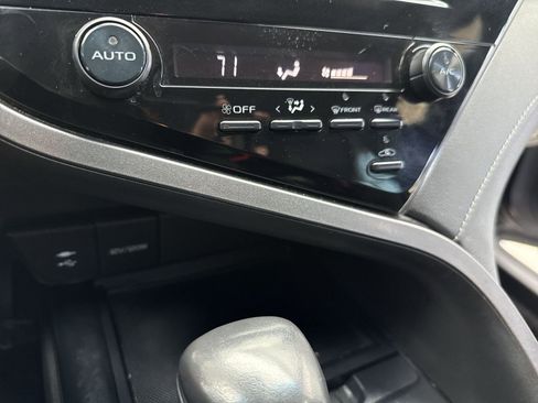 Used 2019 Toyota Camry SE image 20