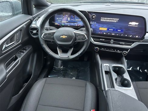 New 2026 Chevrolet Equinox EV LT image 17