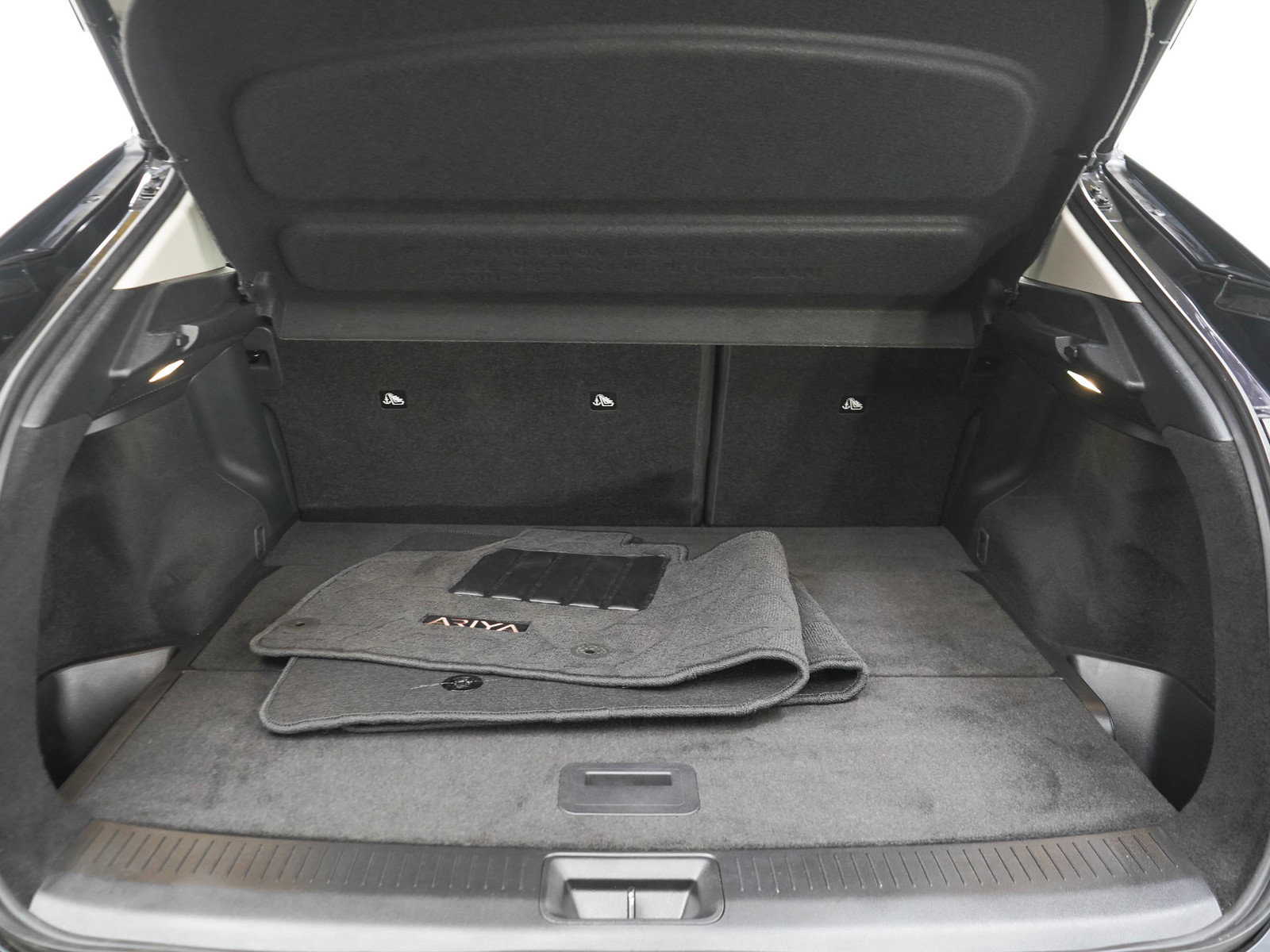 Used 2024 Nissan Ariya AWD image 11
