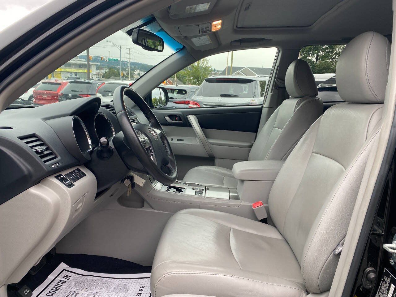 Used 2013 Toyota Highlander SE AWD/4WD image 9